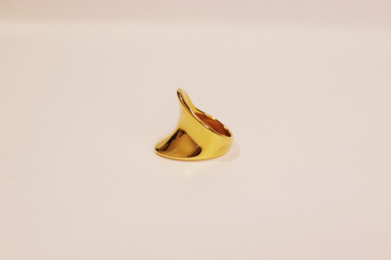 Curved Ring