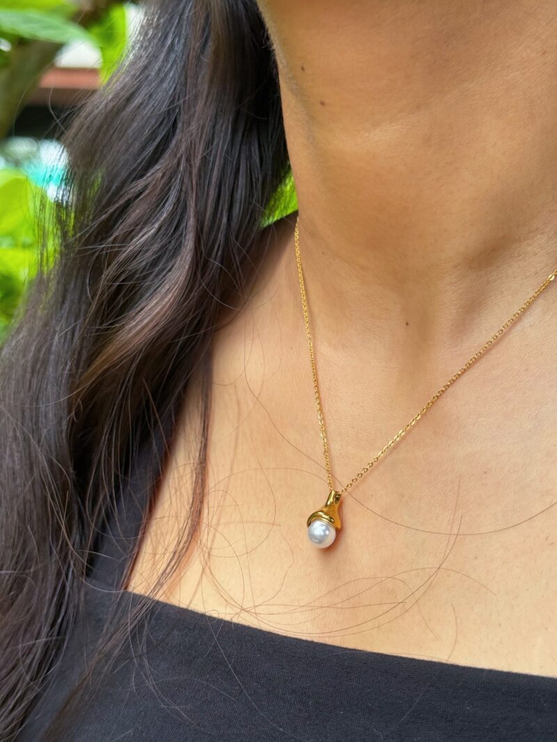 Small Pearl Necklace - Image 2
