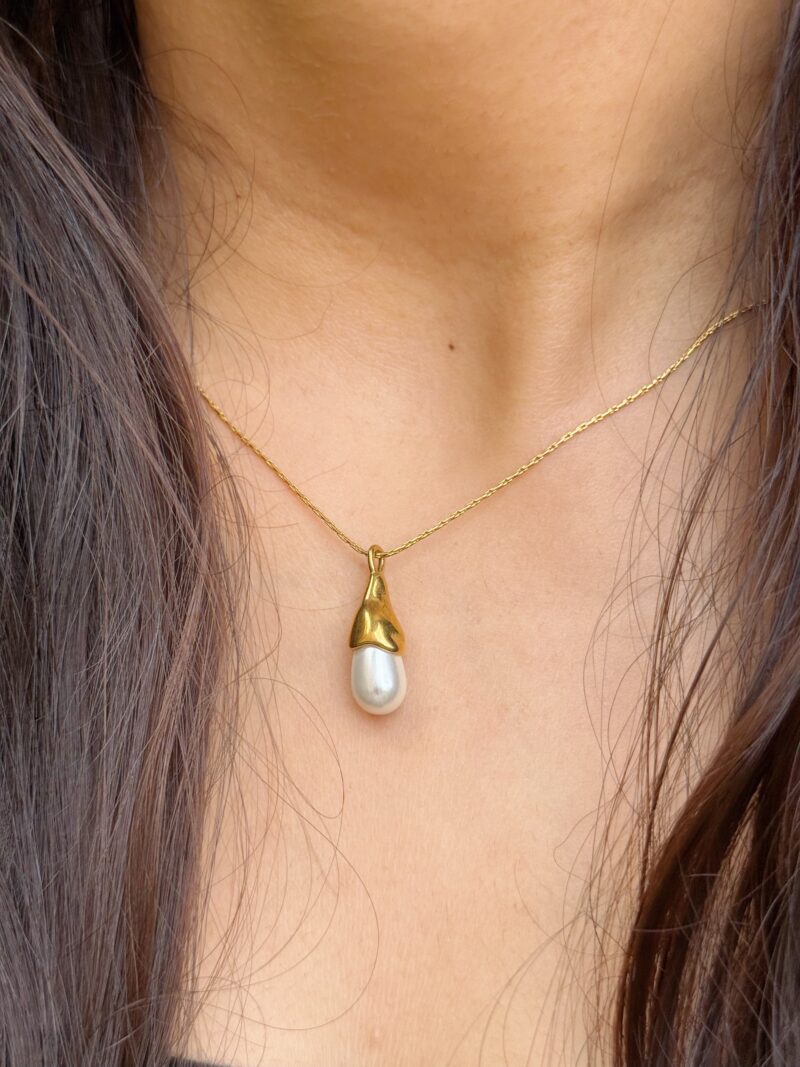 Basic Pearl Necklace - Image 2