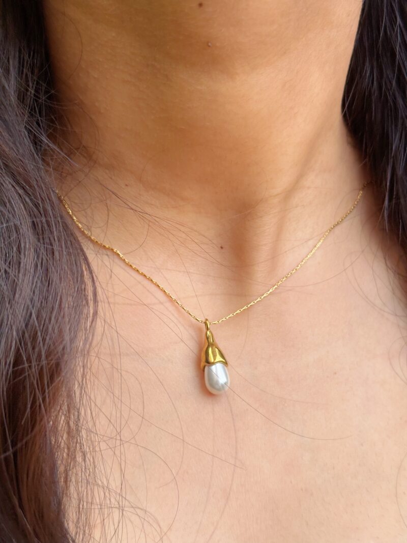 Basic Pearl Necklace